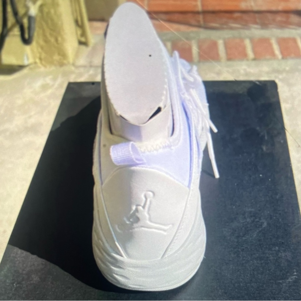 NWB white leather Jordan men White Sneakers size 10.5